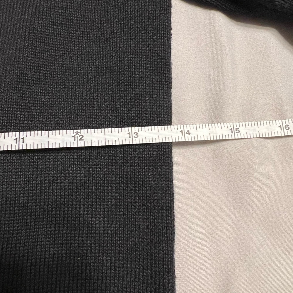 GAP Kids Black Sweater with Rocket Design boys 5 - Picture 4 of 6